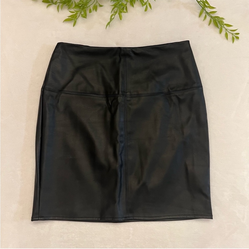 Missguided | Mini Skirt - Picture 2 of 6